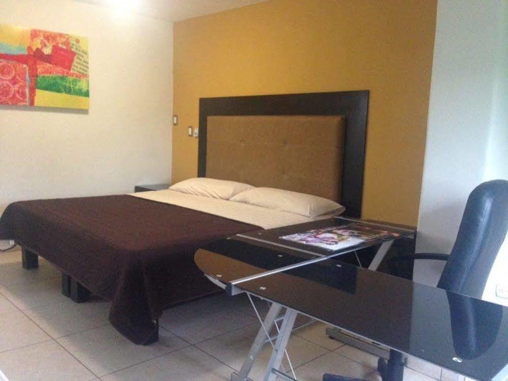 Hotel Flores Guamuchil Zewnętrze zdjęcie