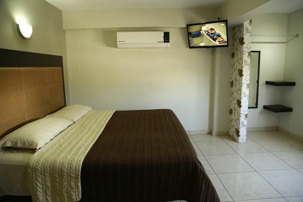 Hotel Flores Guamuchil Zewnętrze zdjęcie